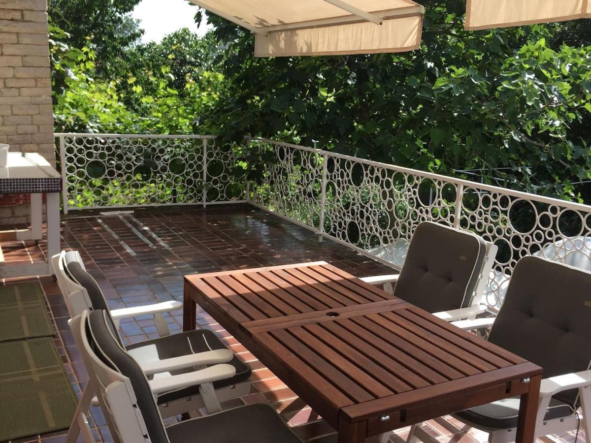 Domic ,Two Bedrooms Whit Large Terrace Njivice Bagian luar foto